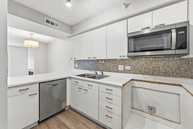 811 Chicago Avenue 405, Evanston, IL 60202