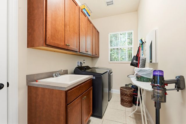 851 Edgebrook Lane, West Palm Beach, FL 33411