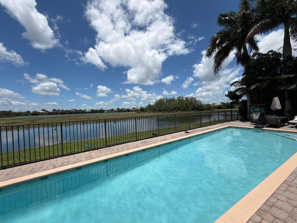 851 Edgebrook Lane, West Palm Beach, FL 33411