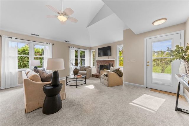 5 Ascot Lane 5, Uxbridge, MA 01569