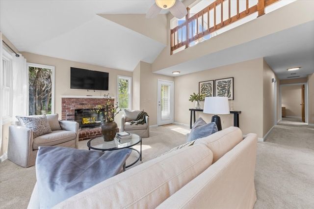 5 Ascot Lane 5, Uxbridge, MA 01569