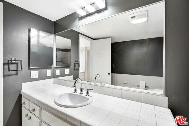 1900 Vine Street 103, Los Angeles, CA 90068