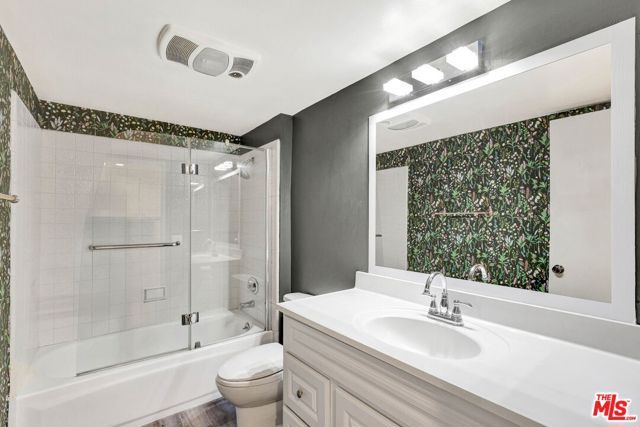 1900 Vine Street 103, Los Angeles, CA 90068