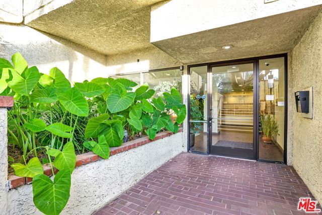 1900 Vine Street 103, Los Angeles, CA 90068