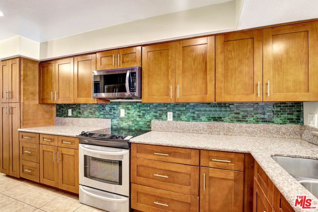 1900 Vine Street 103, Los Angeles, CA 90068