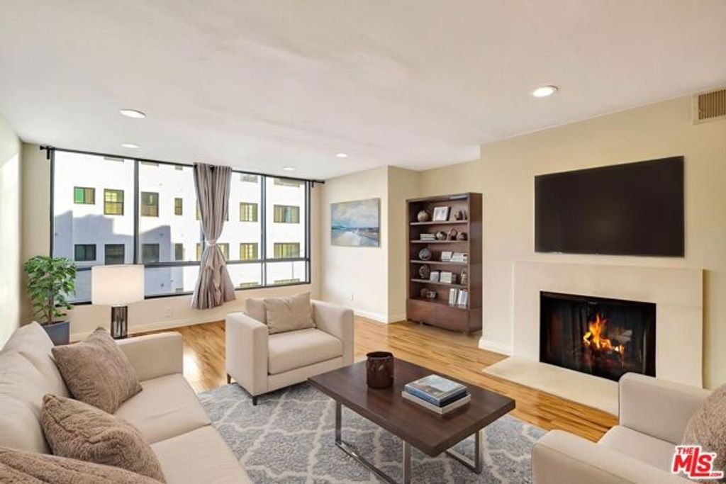 1900 Vine Street 103, Los Angeles, CA 90068