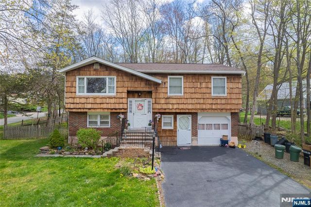 678 Morsetown Road, West Milford, NJ 07480