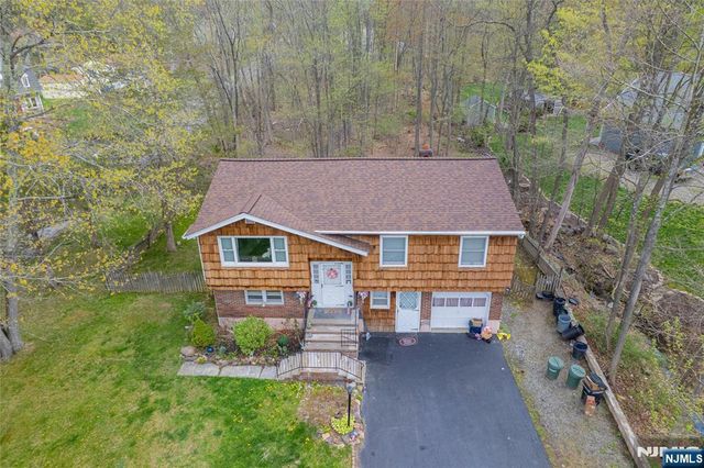 678 Morsetown Road, West Milford, NJ 07480