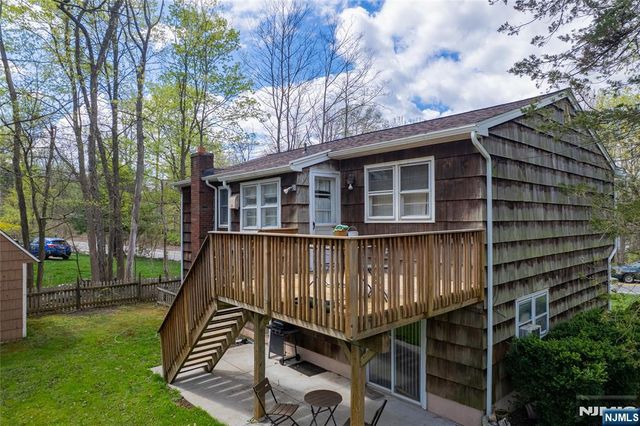 678 Morsetown Road, West Milford, NJ 07480