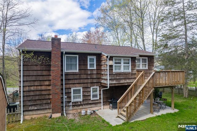 678 Morsetown Road, West Milford, NJ 07480