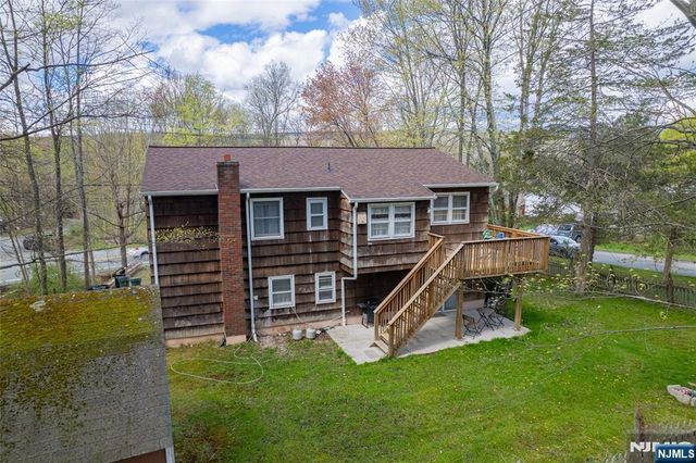 678 Morsetown Road, West Milford, NJ 07480