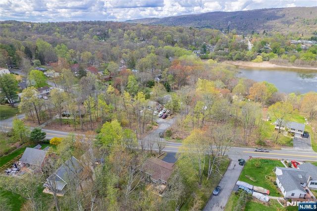 678 Morsetown Road, West Milford, NJ 07480