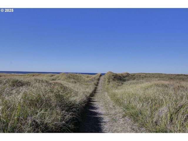 29908 H ST, Ocean Park, WA 98640