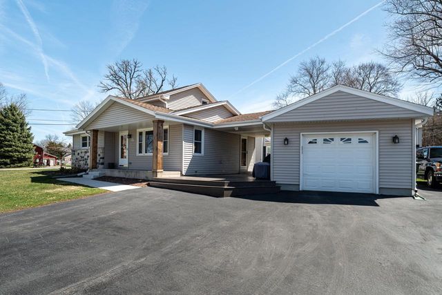 N27W27017 Woodland DRIVE, Pewaukee, WI 53072