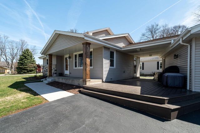 N27W27017 Woodland DRIVE, Pewaukee, WI 53072