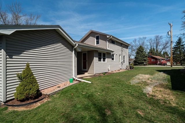 N27W27017 Woodland DRIVE, Pewaukee, WI 53072