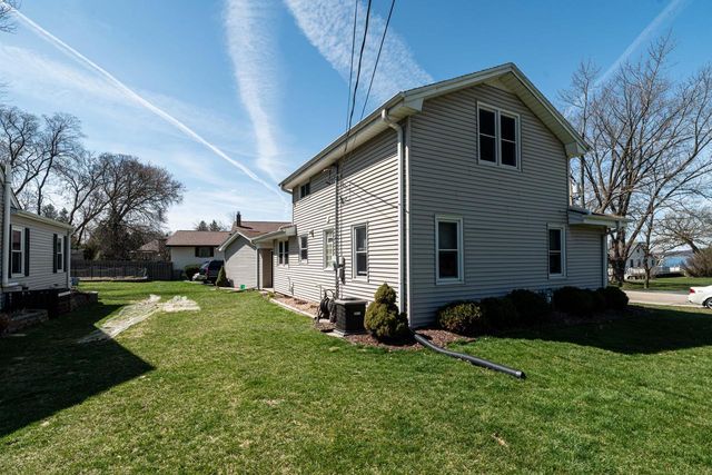 N27W27017 Woodland DRIVE, Pewaukee, WI 53072