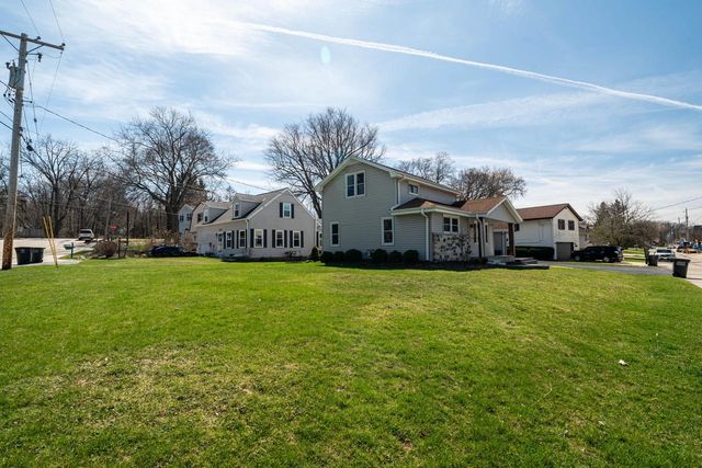 N27W27017 Woodland DRIVE, Pewaukee, WI 53072
