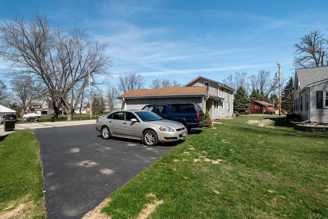 N27W27017 Woodland DRIVE, Pewaukee, WI 53072