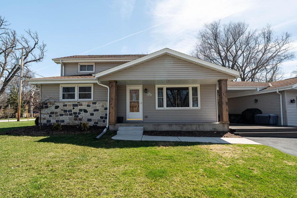 N27W27017 Woodland DRIVE, Pewaukee, WI 53072