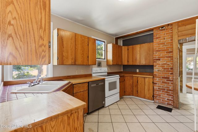 602 N Government WAY, Coeur D'alene, ID 83814