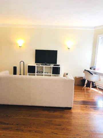 1056 W Thorndale Avenue 1U, Chicago, IL 60660