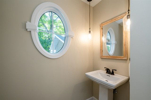 7881 Lakewood Drive, Coloma, MI 49038