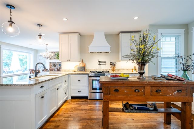 7881 Lakewood Drive, Coloma, MI 49038