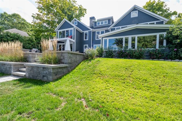 7881 Lakewood Drive, Coloma, MI 49038