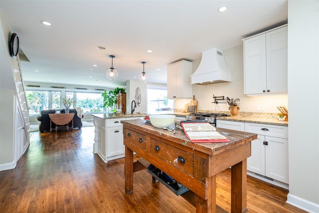 7881 Lakewood Drive, Coloma, MI 49038