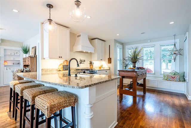 7881 Lakewood Drive, Coloma, MI 49038