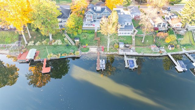 7881 Lakewood Drive, Coloma, MI 49038