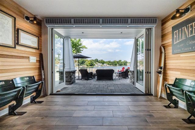 7881 Lakewood Drive, Coloma, MI 49038