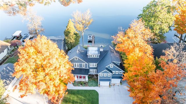 7881 Lakewood Drive, Coloma, MI 49038