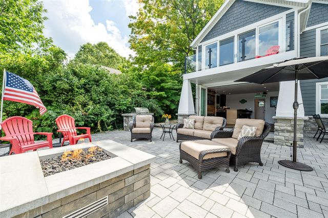 7881 Lakewood Drive, Coloma, MI 49038