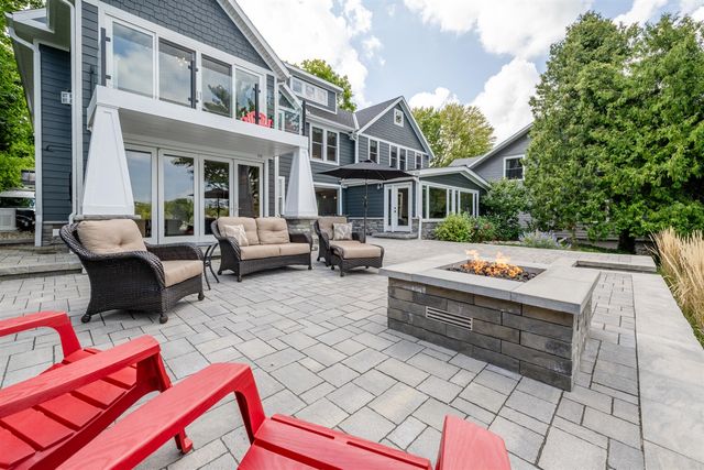 7881 Lakewood Drive, Coloma, MI 49038