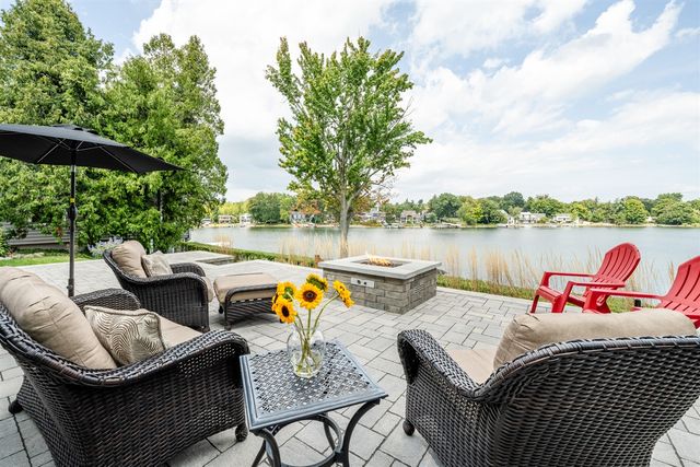 7881 Lakewood Drive, Coloma, MI 49038