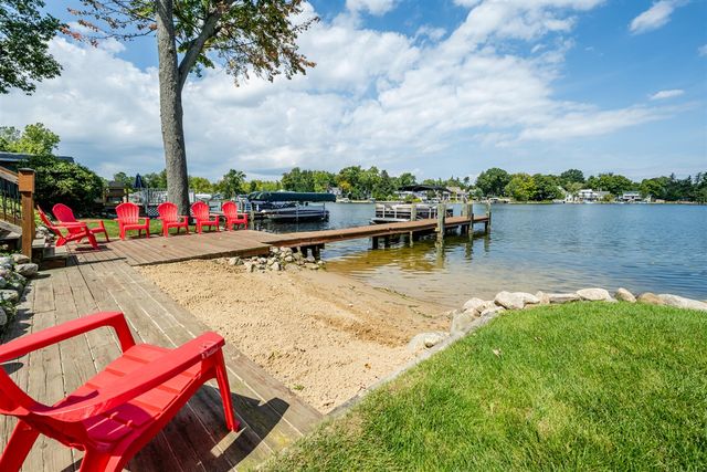 7881 Lakewood Drive, Coloma, MI 49038