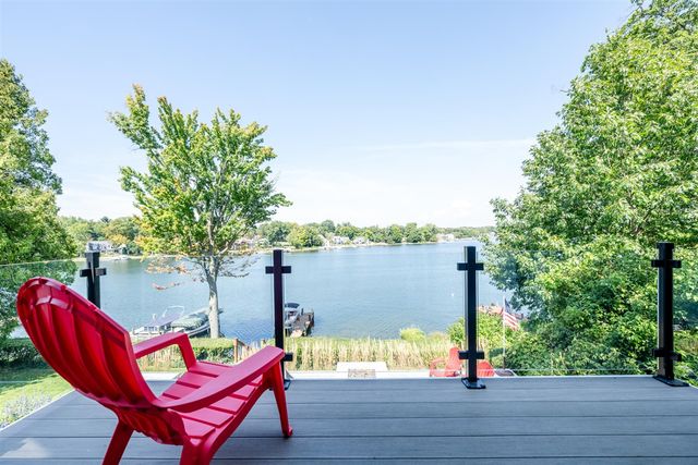 7881 Lakewood Drive, Coloma, MI 49038