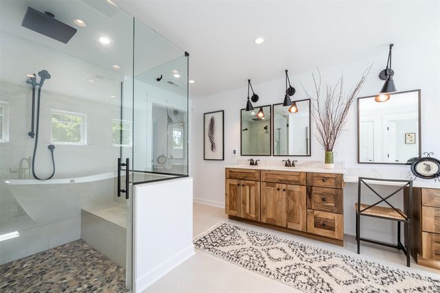 7881 Lakewood Drive, Coloma, MI 49038