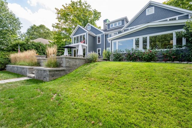 7881 Lakewood Drive, Coloma, MI 49038