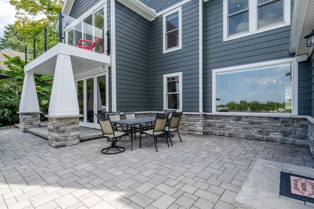 7881 Lakewood Drive, Coloma, MI 49038