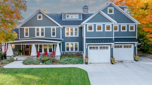 7881 Lakewood Drive, Coloma, MI 49038