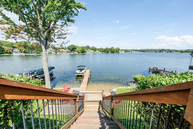 7881 Lakewood Drive, Coloma, MI 49038