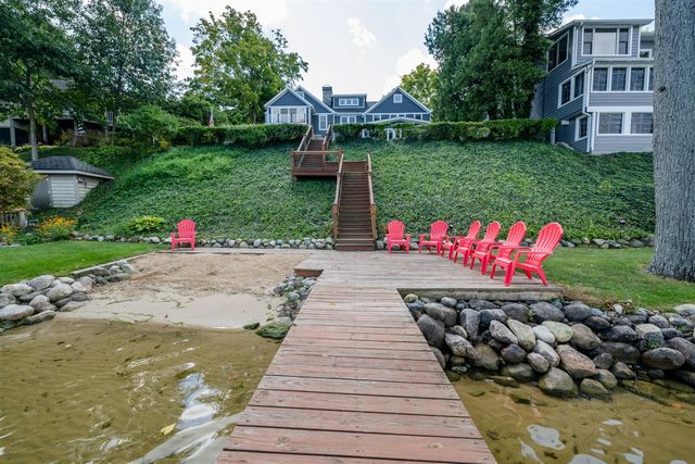 7881 Lakewood Drive, Coloma, MI 49038