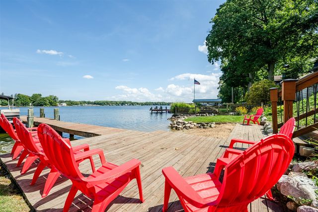 7881 Lakewood Drive, Coloma, MI 49038