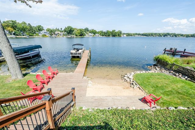 7881 Lakewood Drive, Coloma, MI 49038