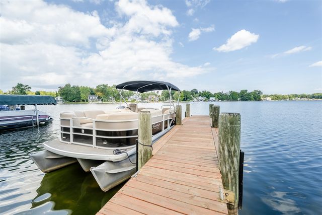 7881 Lakewood Drive, Coloma, MI 49038