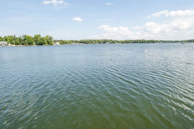 7881 Lakewood Drive, Coloma, MI 49038