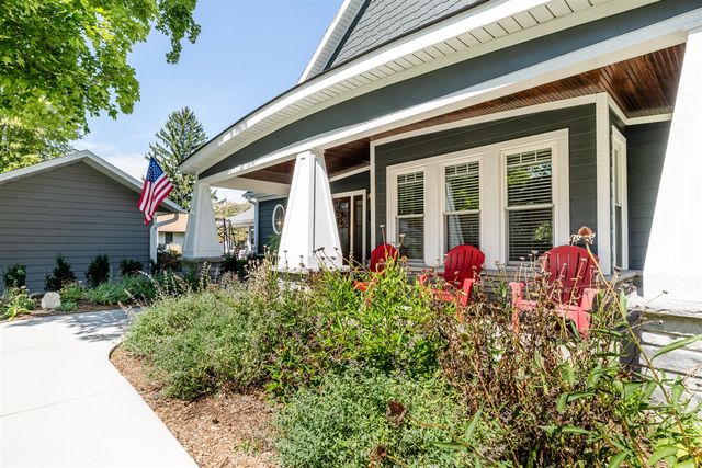 7881 Lakewood Drive, Coloma, MI 49038